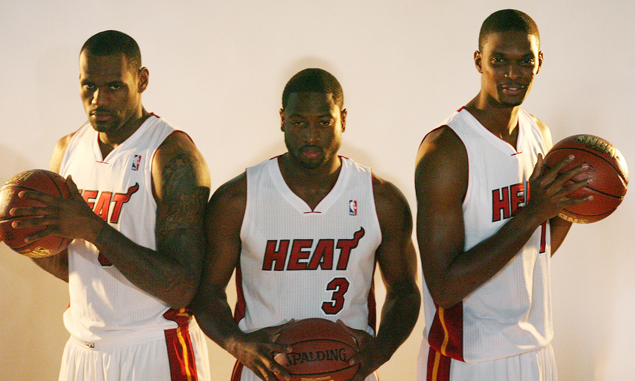 五粮液全球发售世界杯官方联名产品，打造中国白酒国际化“品效合一”新样本（五粮液世界杯官方联名全球发售，树立中国白酒出海“品效合一”新标杆）