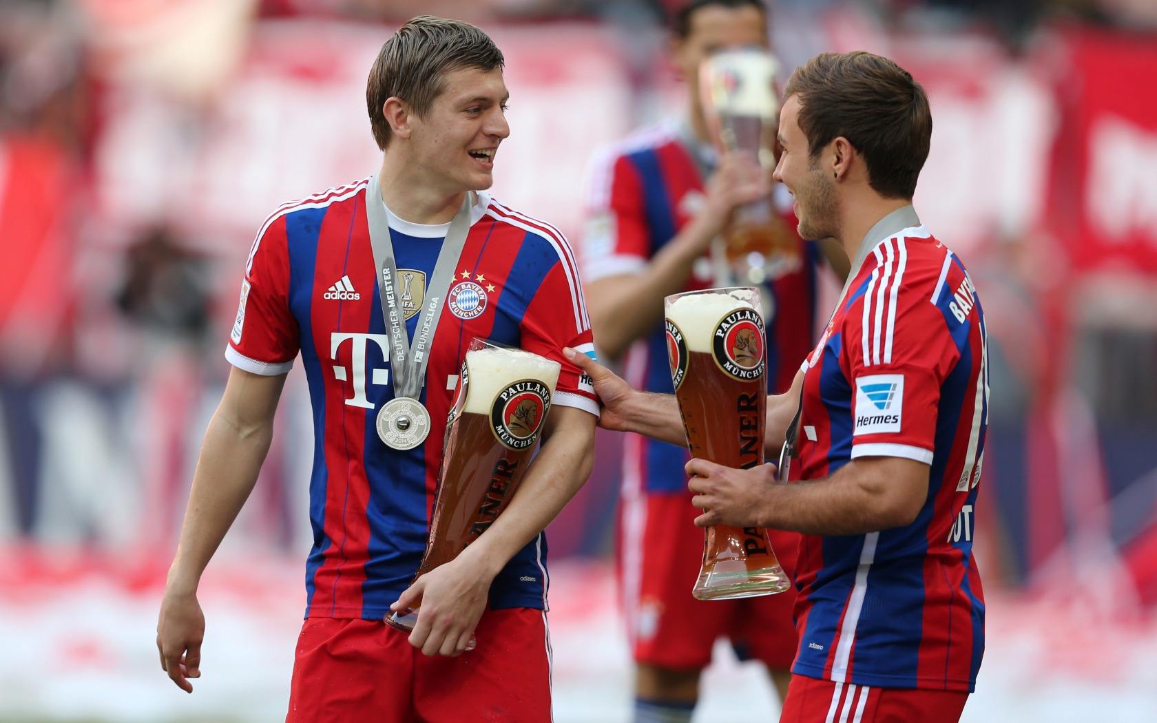 马赫雷斯和知名说唱歌手一同出镜，展示阿尔及利亚队新球衣（马赫雷斯携知名说唱歌手亮相，发布阿尔及利亚队新战袍）