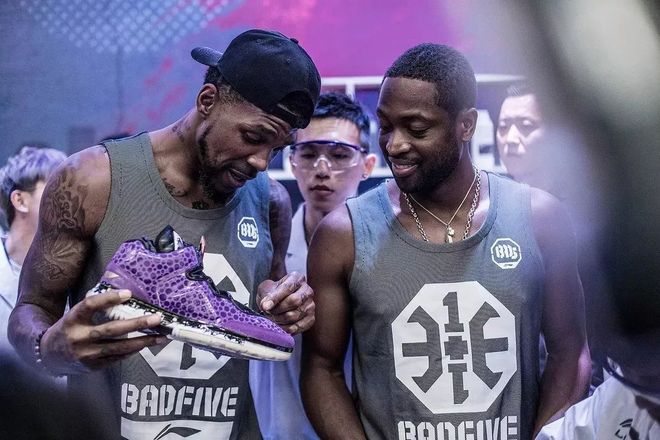 浙江队长比佩尼亚更香！大连别签长约了 弗兰克：首选中超 我的自律与生俱来（弗兰克称首选中超、自律天成；浙江队长力压佩尼亚，大连慎签长约）