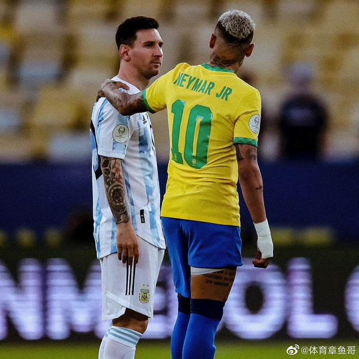 血性！韩国队球员挑衅拜合拉木，王博豪为队友出头撞倒挑事者（硬刚！韩国队员挑衅拜合拉木，王博豪挺身护队友将挑事者撞翻）