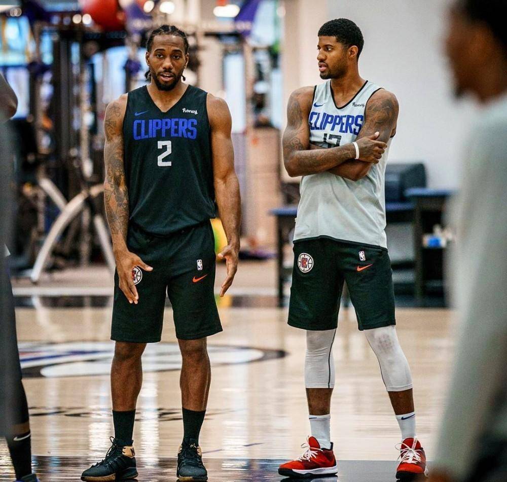 记者：申花今日奔赴天津，战津门虎应该会面临破密集防守难题（申花今日赴津战津门虎，破解密集防守成关键）