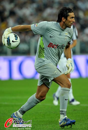 布乌卡：因舒梅切尔穿走我1号而大怒，我要求换成7或10号（布乌卡因舒梅切尔抢走1号大怒：请求改穿7号或10号）