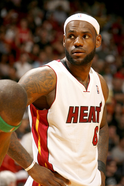 山东泰山达成中国顶级联赛总积分1500分里程碑，为中超首队（山东泰山总积分破1500分，成中超首队达成顶级联赛里程碑）