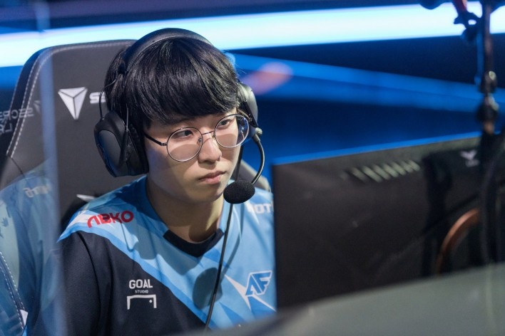 局势错综复 局势错综复